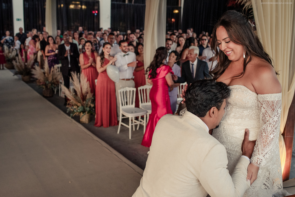 Noivas casando grávida.