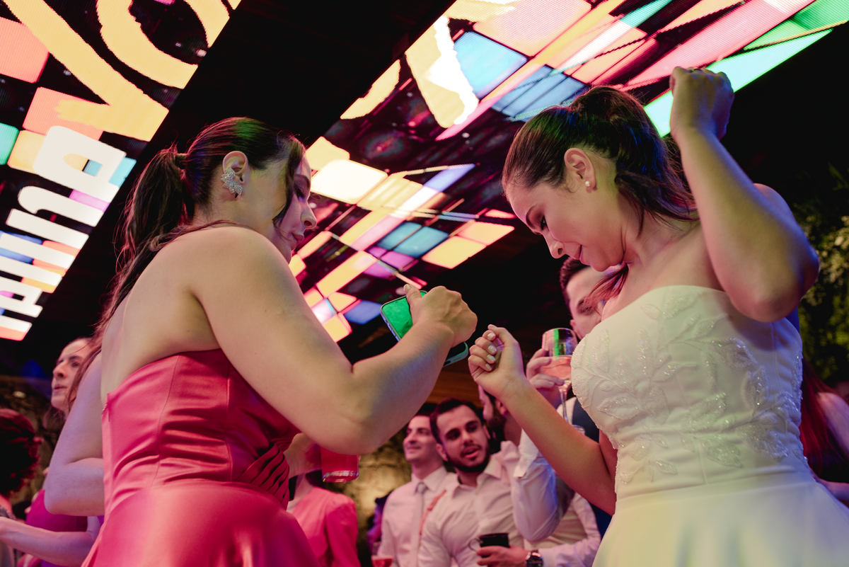 Decoração de casamento com painéis de led no teto