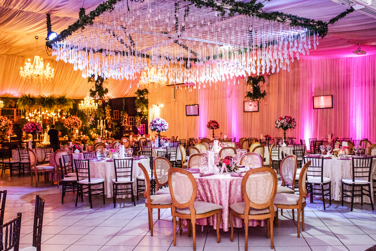 Decoração de casamento realizado no Espaço Casa Grande Eventos, em Campo Grande, RJ.