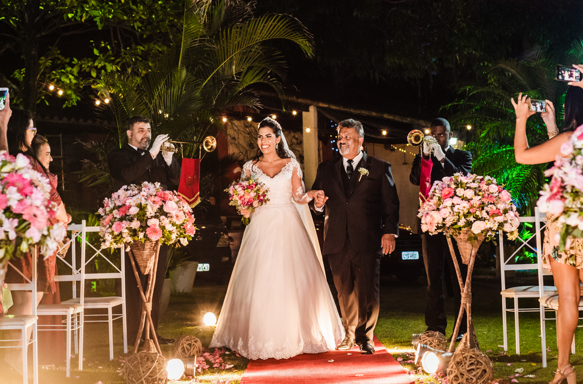 Entrada da noiva em cerimônia de casamento realizado no Espaço Casa Grande Eventos, em Campo Grande, RJ.