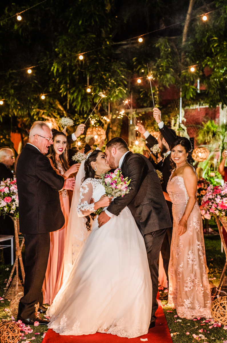 Saída dos Noivos em cerimônia de casamento realizado no Espaço Casa Grande Eventos, em Campo Grande, RJ.