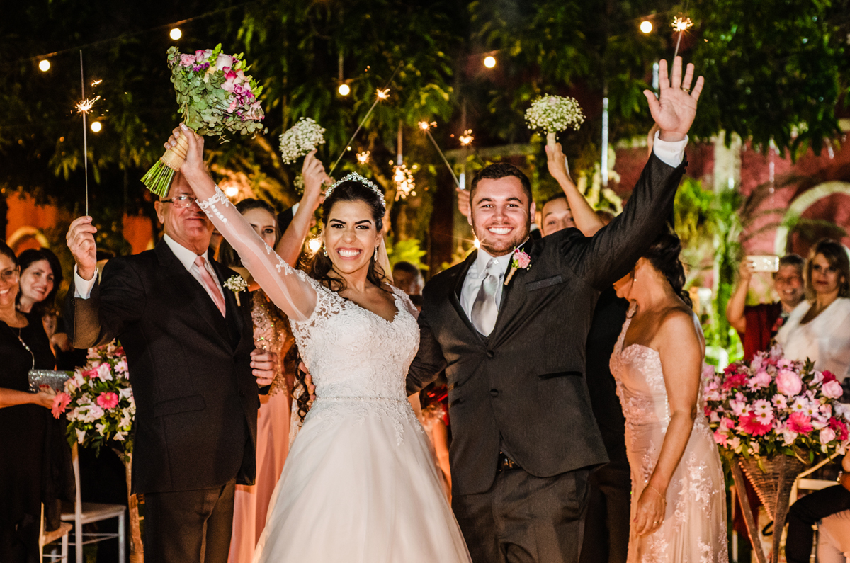 Saída dos Noivos em cerimônia de casamento realizado no Espaço Casa Grande Eventos, em Campo Grande, RJ.