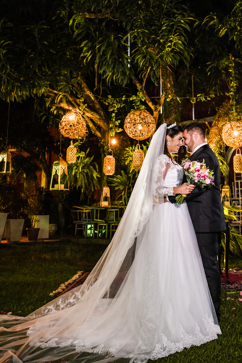 Noivos em casamento realizado no Espaço Casa Grande Eventos, em Campo Grande, RJ.