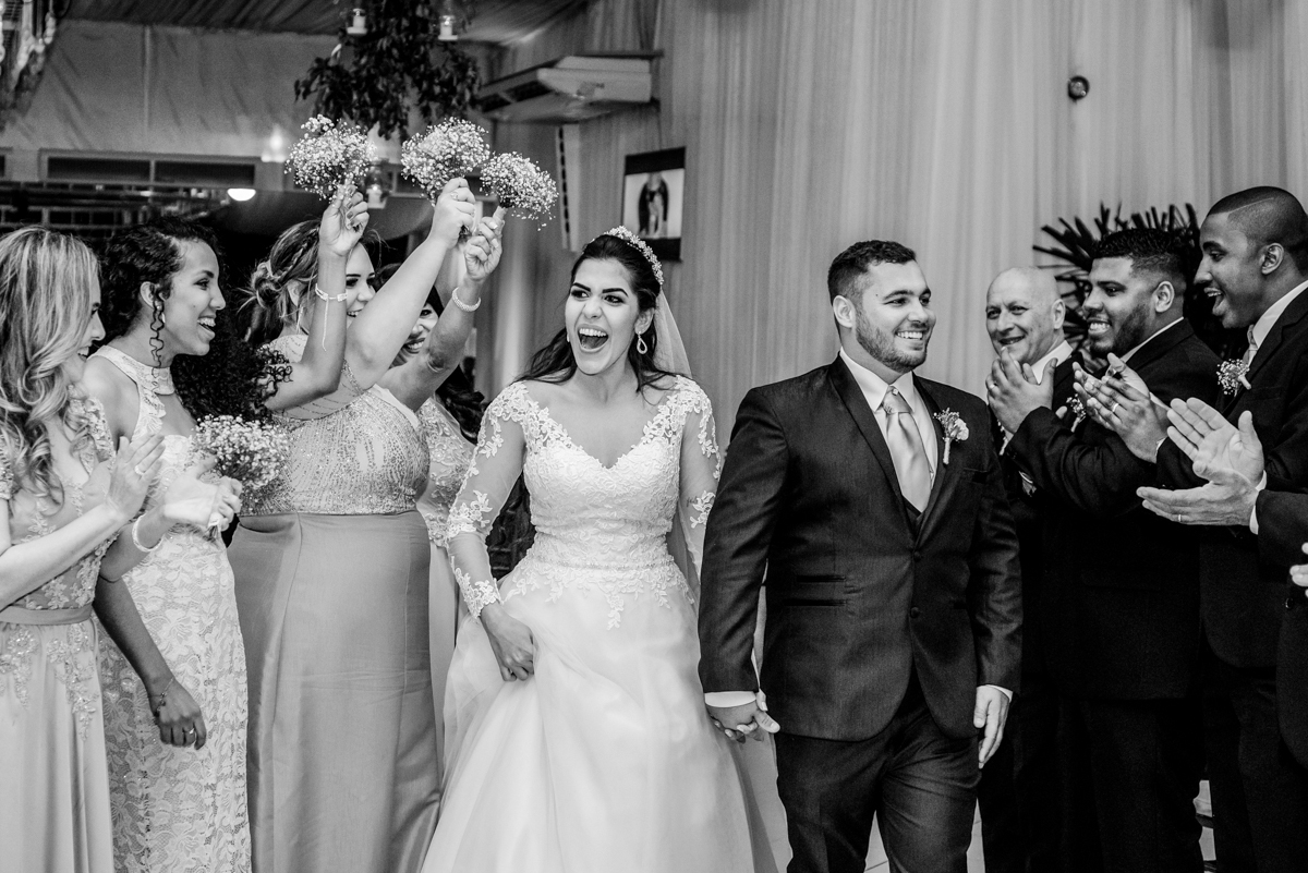 Noivos em casamento realizado no Espaço Casa Grande Eventos, em Campo Grande, RJ.