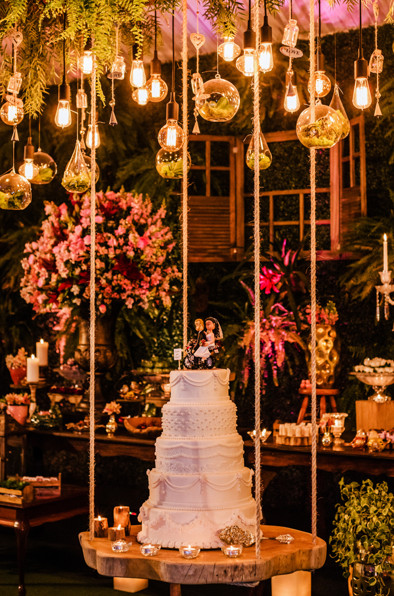 Decoração de casamento (bolo) realizado no Espaço Casa Grande Eventos, em Campo Grande, RJ.