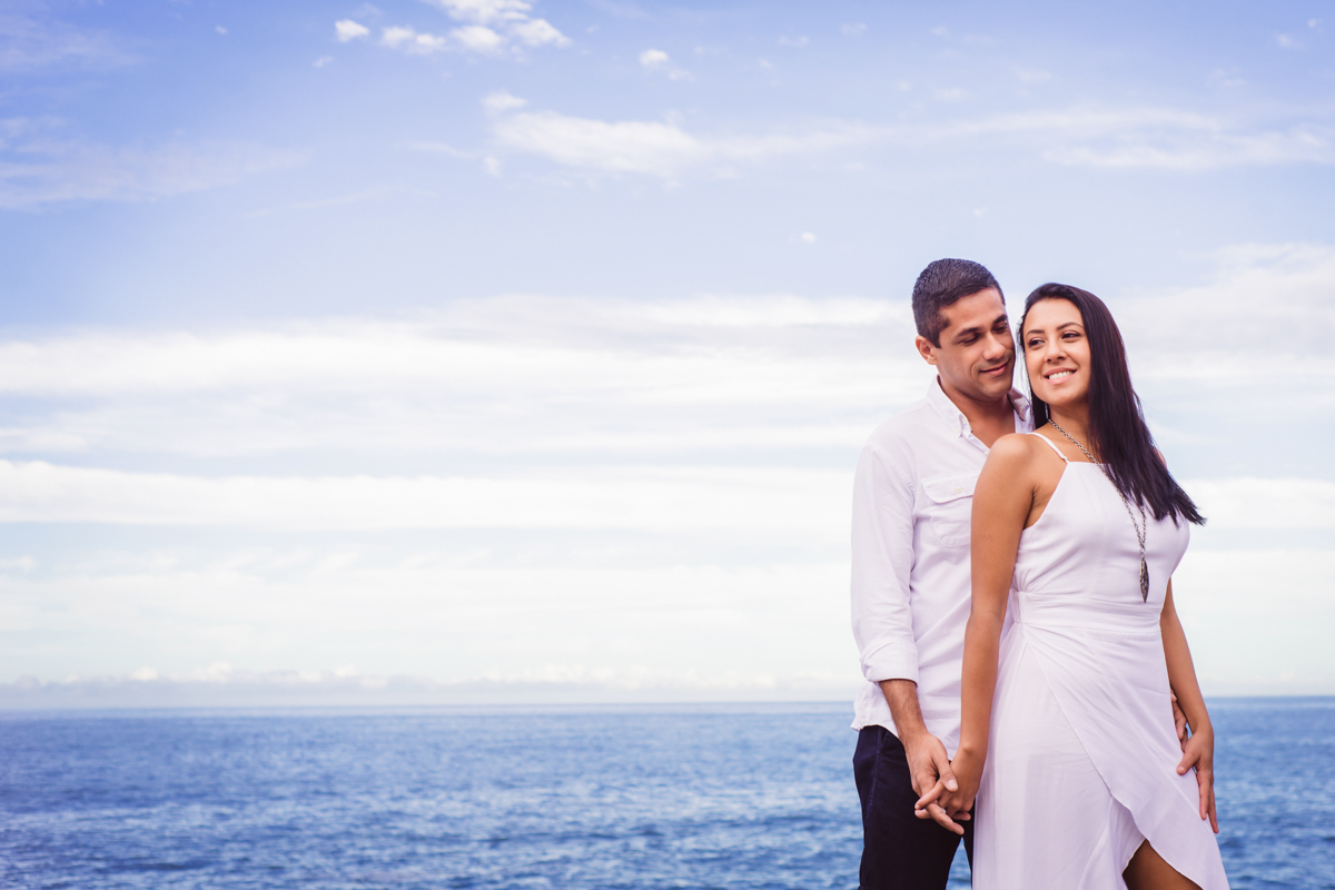 Ensaio Fotográfico de casal (pré wedding), realizado na praia de Itacoatiara, em Niterói, RJ.