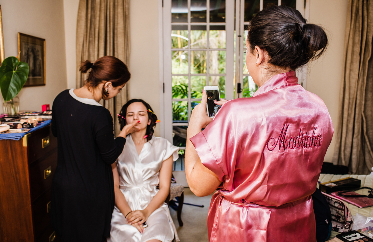 Foto do making of da noiva realizado no município de Teresópolis, RJ.