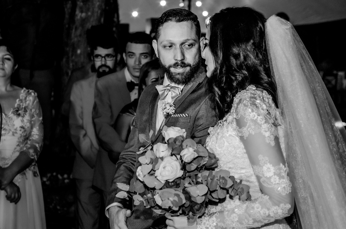 Foto da cerimônia de casamento ao ar livre, realizado no município de Teresópolis, RJ.