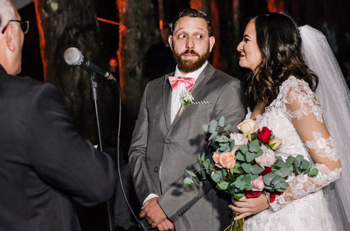 Foto da cerimônia de casamento ao ar livre, realizado no município de Teresópolis, RJ.