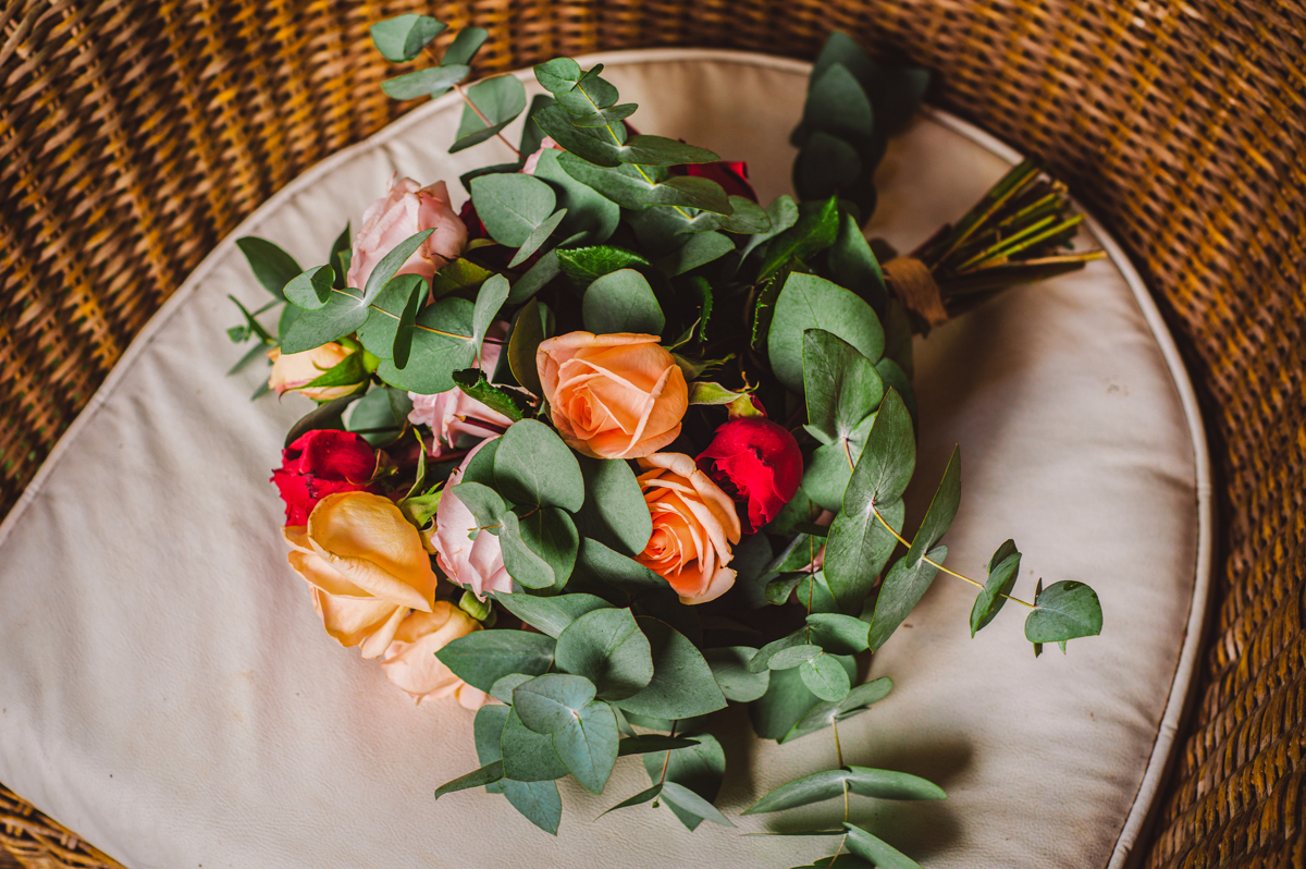 Foto do buquê da noiva, em making of realizado no município de Teresópolis, RJ.
