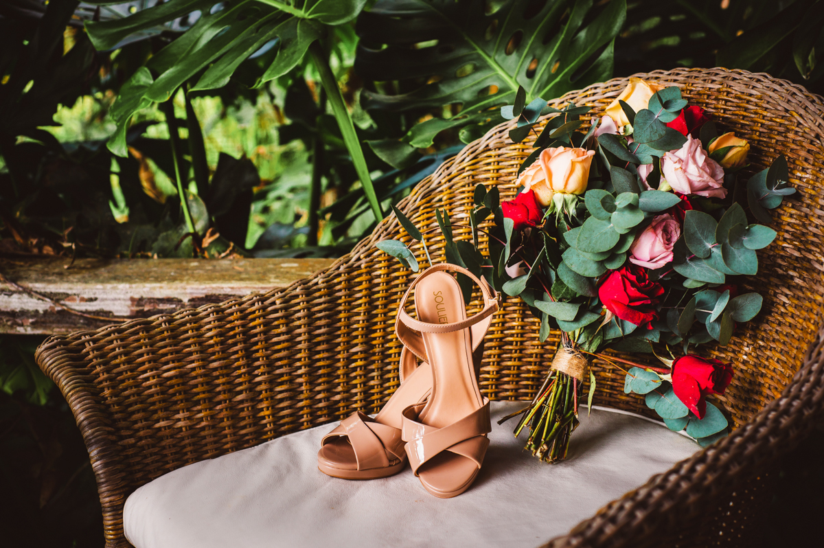 Foto do buquê da noiva, em making of realizado no município de Teresópolis, RJ.