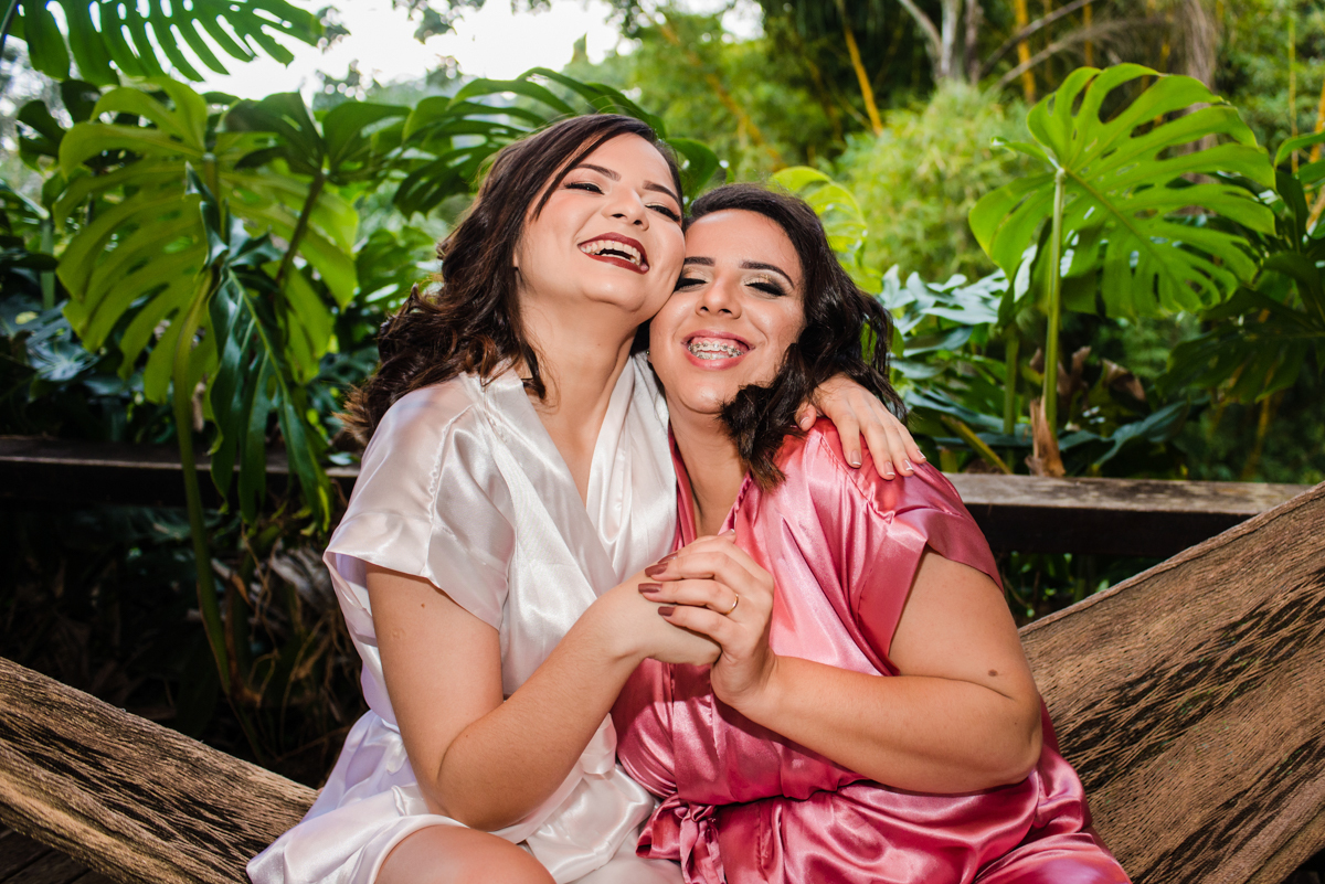 Foto do making of da noiva com madinhas realizado no município de Teresópolis, RJ.