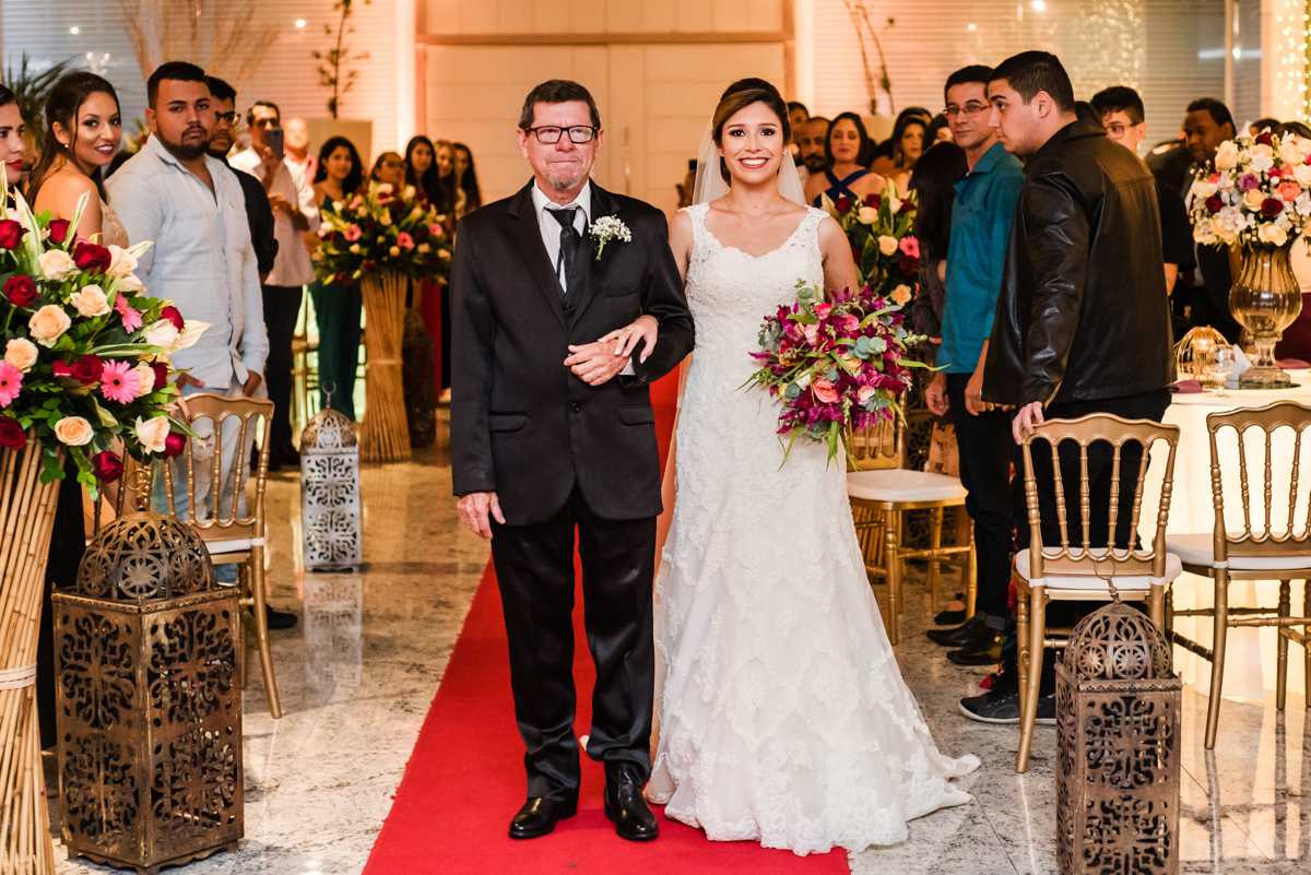 Fotografia da entrada da noiva. casamento realizado no Sítio Martins Eventos, em Cosmos, RJ.