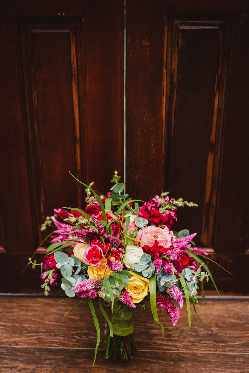 Fotografia do buquê da noiva, registrada no making of, realizado no Sítio Martins Eventos, em Cosmos, RJ.