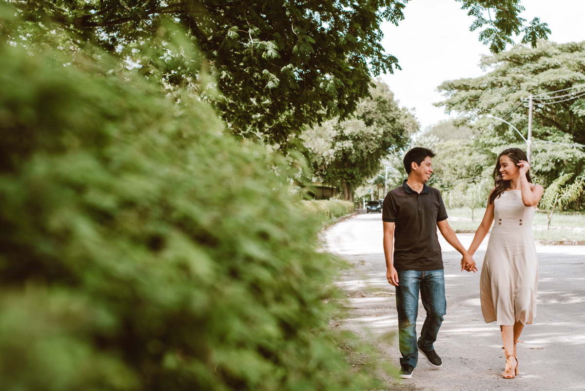 Ensaio Fotográfico do casal Yasmin e Altino, realizado em Seropédica, RJ. Pré Wedding no campo