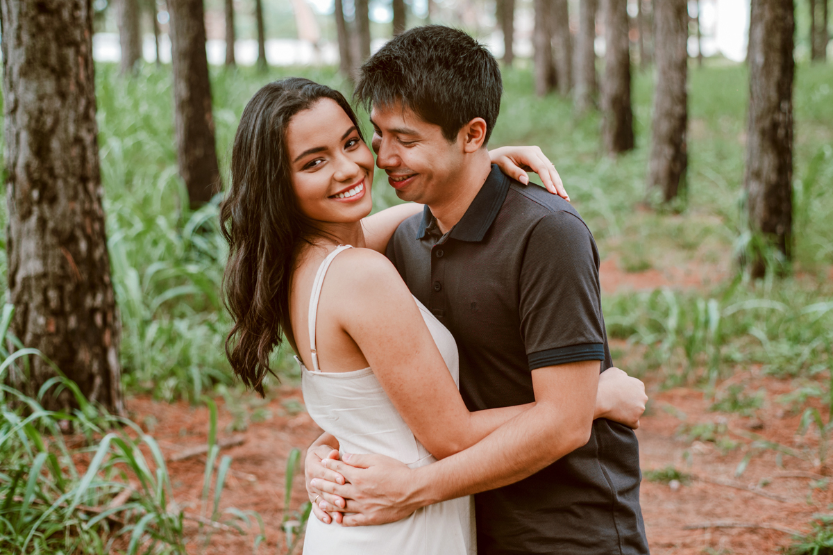 Ensaio Fotográfico do casal Yasmin e Altino, realizado em Seropédica, RJ. Pré Wedding no campo