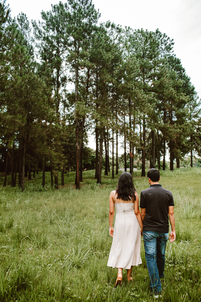 Ensaio Fotográfico do casal Yasmin e Altino, realizado em Seropédica, RJ. Pré Wedding no campo