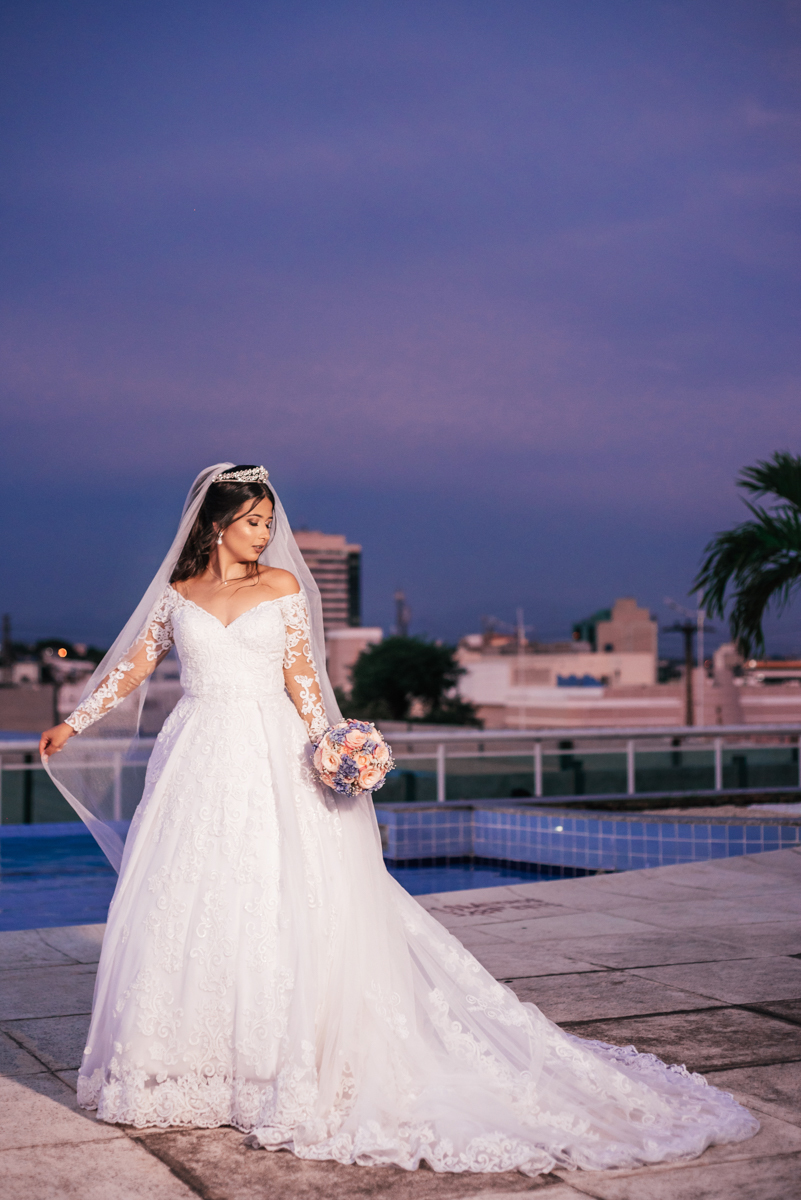 Fotografia da noiva Mariana em seu making of, realizado no Hotel Mercure, em Nova Iguaçu, RJ.
