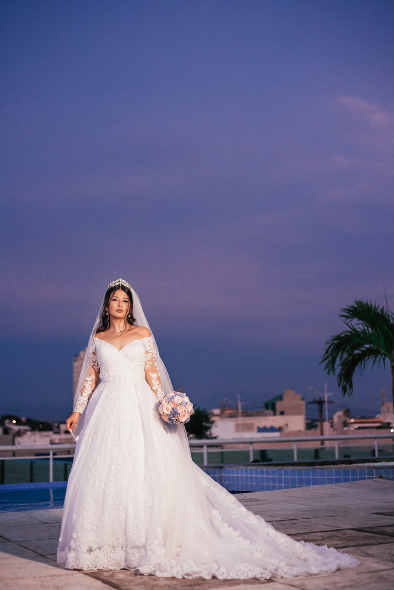 Fotografia da noiva Mariana em seu making of, realizado no Hotel Mercure, em Nova Iguaçu, RJ.