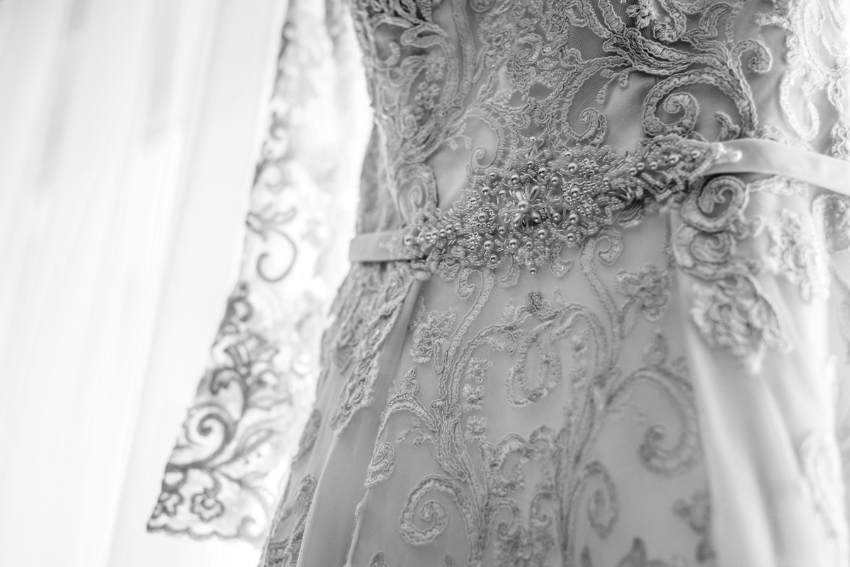 Fotografia do vestido de noiva, no making of da Mariana, realizado no Hotel Mercure, em Nova Iguaçu, RJ.