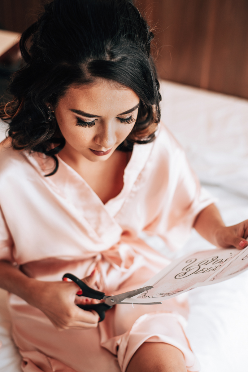 Fotografia da irmã da noiva, no making of da Mariana, realizado no Hotel Mercure, em Nova Iguaçu, RJ.