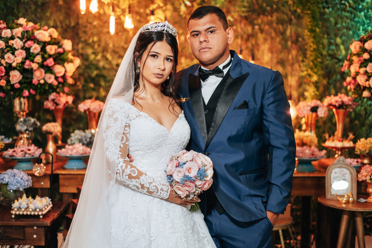 Fotografia dos noivos Mariana e Matheus, realizada na Casa de Festas Espaço Kieza, em Nova Iguaçu, RJ