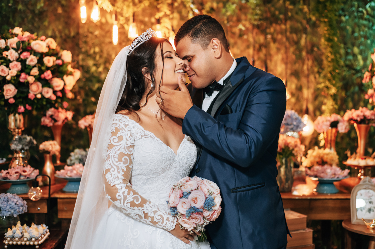 Fotografia dos noivos Mariana e Matheus, realizada na Casa de Festas Espaço Kieza, em Nova Iguaçu, RJ