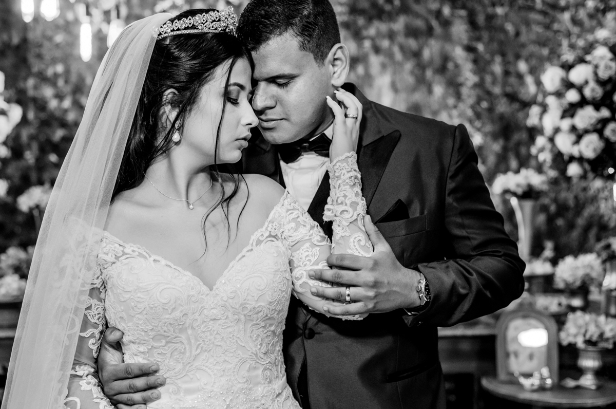 Fotografia dos noivos Mariana e Matheus, realizada na Casa de Festas Espaço Kieza, em Nova Iguaçu, RJ