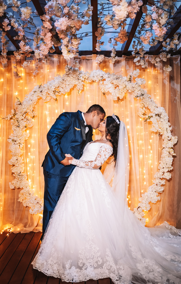 Fotografia dos noivos Mariana e Matheus, realizada na Casa de Festas Espaço Kieza, em Nova Iguaçu, RJ
