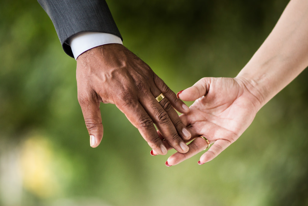 o pós casamento no Arraial do conto em Cordisburgo, só as mãos e o carinho