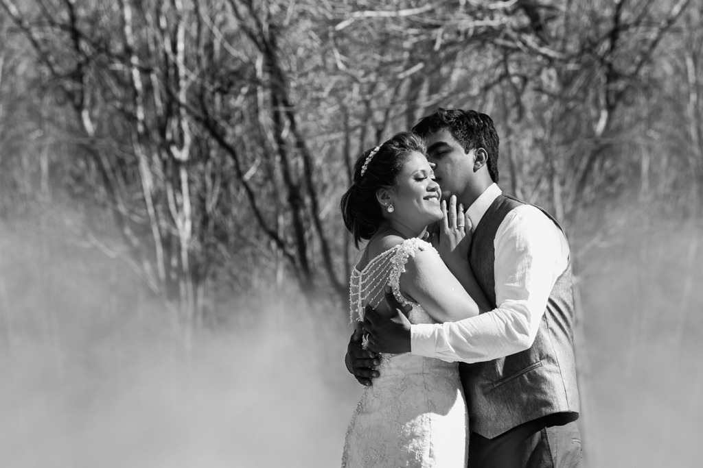 o pós casamento em Rio Preto - mg os noivos abraçados