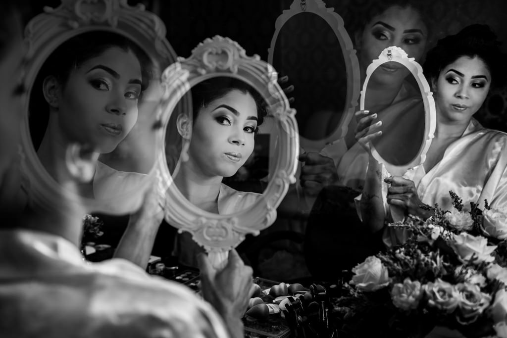 reflexos no espelho da noiva durante o making of