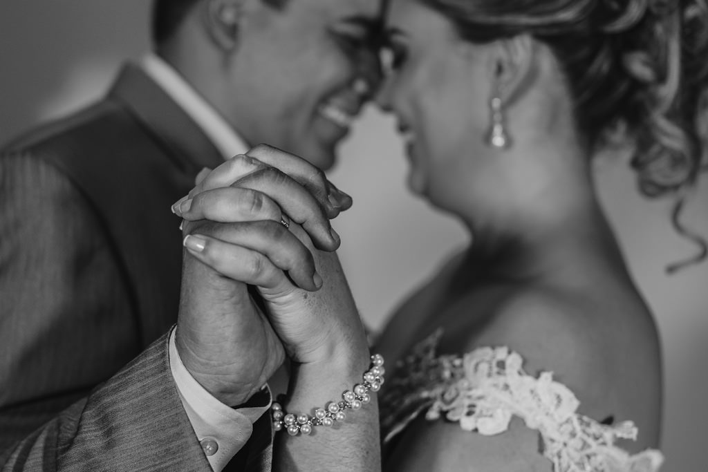 o carinho e a felicidade de Andreia e Cristiano com rostos colados