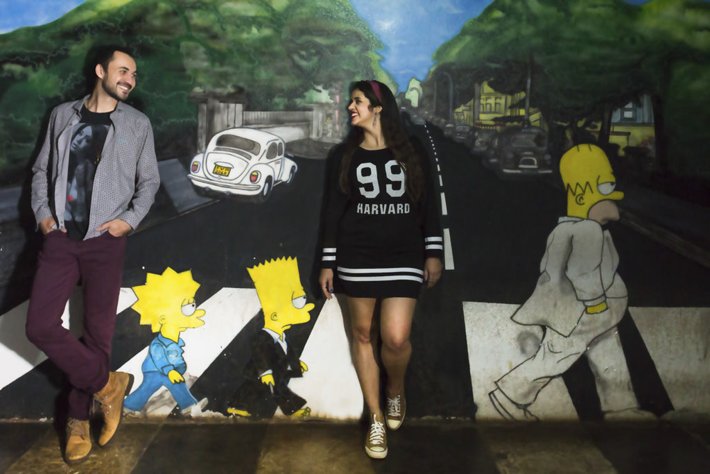 A troca de olhares entre Christian e Thammy, sob o olhares da família simposns