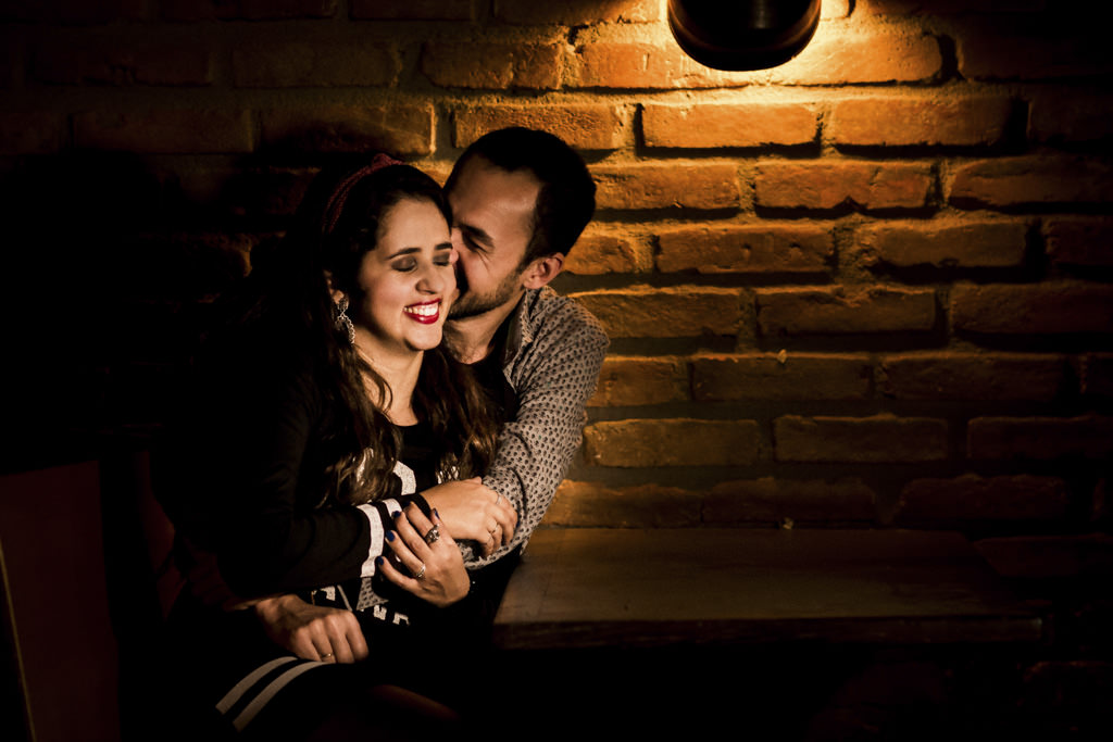 Sob a luz e muitas sombras o beijo de Christian e Thammy