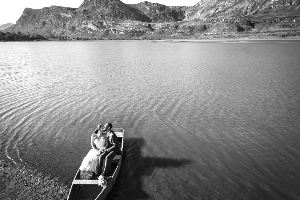 a linda lagoa e as serras da lapinha da serra são o cenário perfeito para Christian e thammy