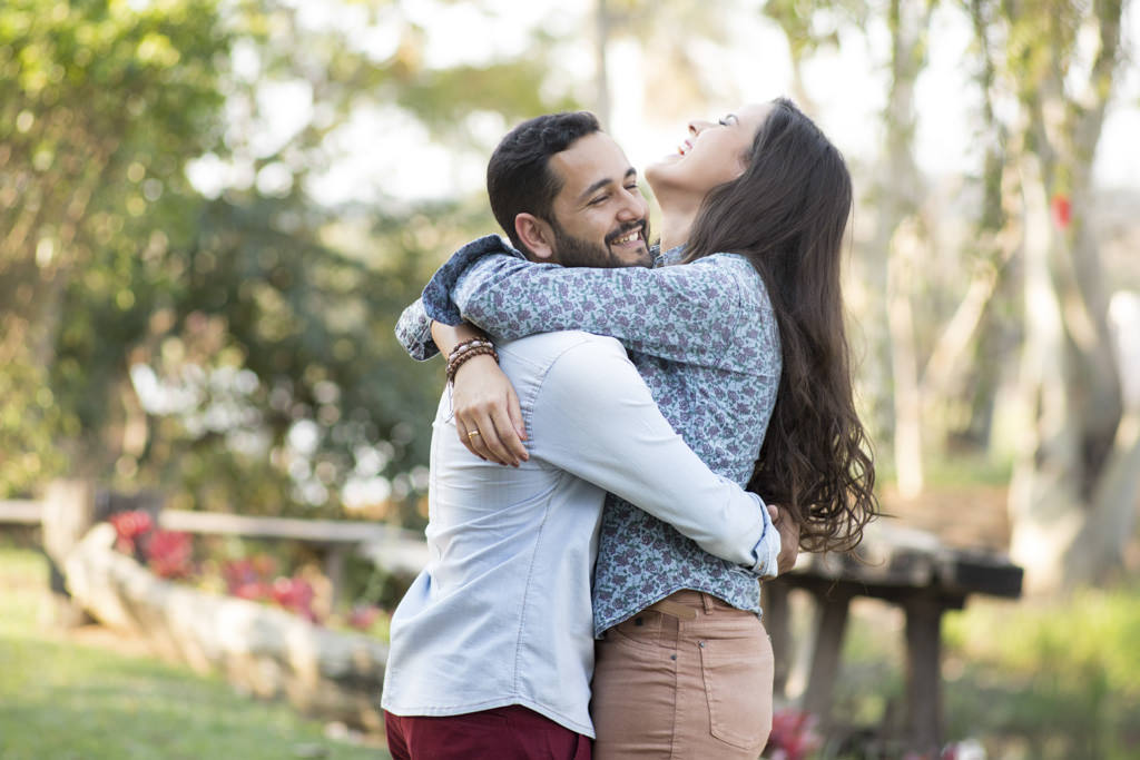 o sorriso, o abraço e o carinho entre izabella e tiago, pre wedding na fazenda pacu