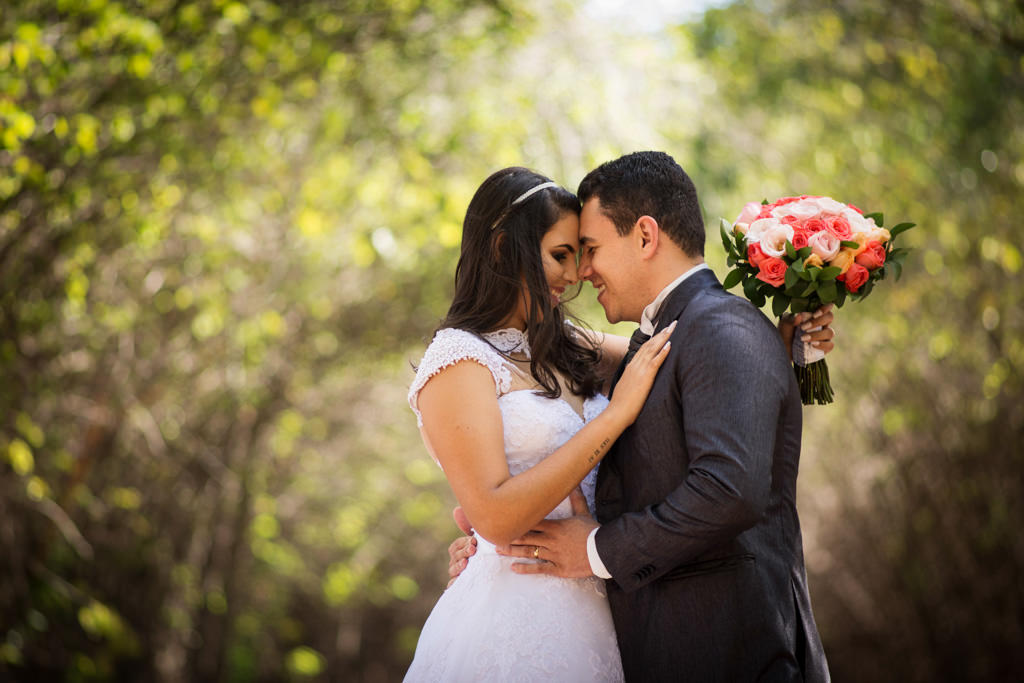 o pós casamento foi realizado na fazenda Guará em inhaúma, onde o encontro das árvores fazem a moldura para barbara e diego