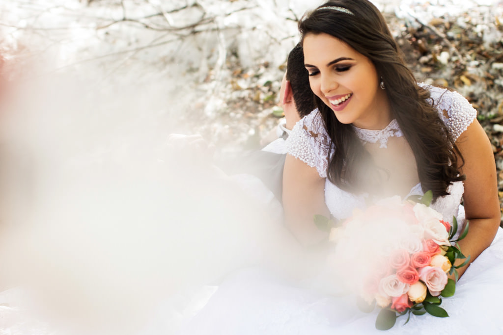 uma nuvem branca transforma a imagem de barbara e diego em conto de fadas