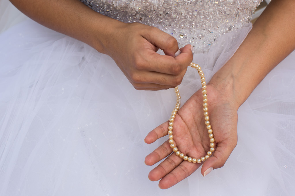 uma recordação de sua vó kamila e o detalhe do colar de sua vó