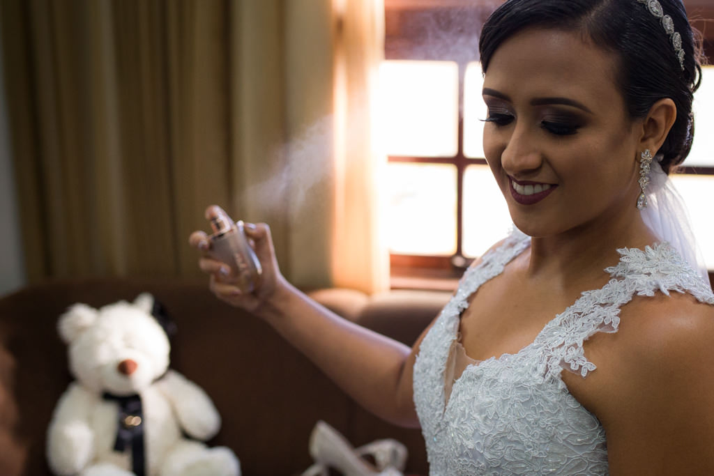 finalizando o seu making of, momento de passar o perfume e ir para a cerimônia