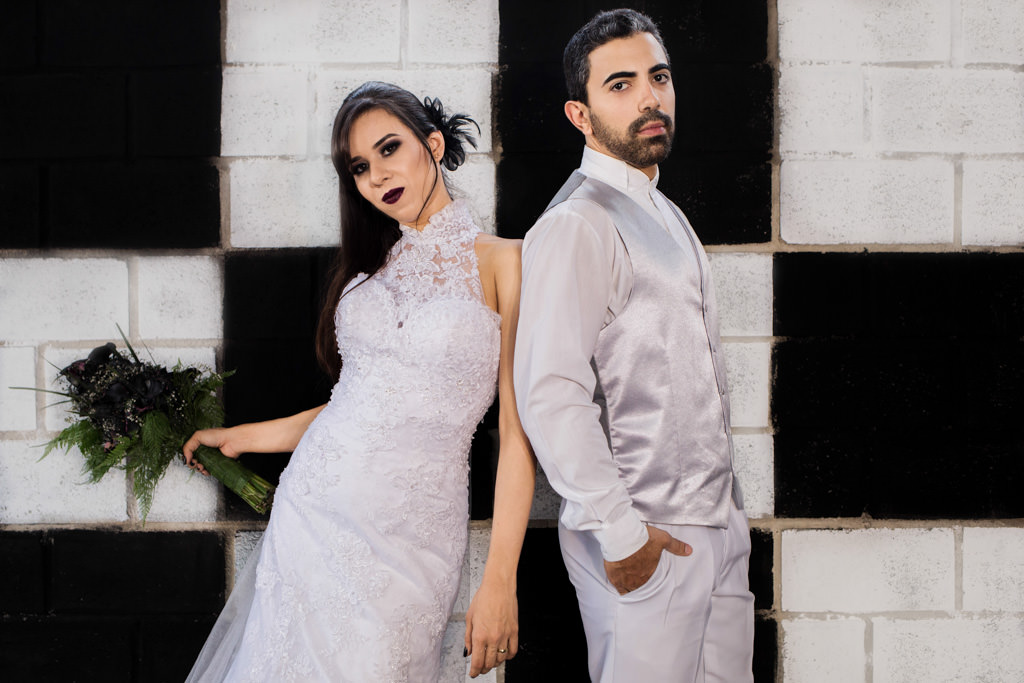 escorados uns aos outros os noivos mais estilosos do momento