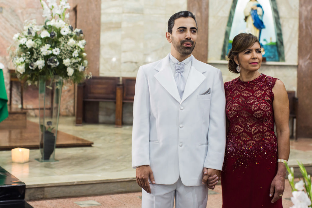 O suspiro de Henrique ao ver a sua linda Rafaela entrando na igreja