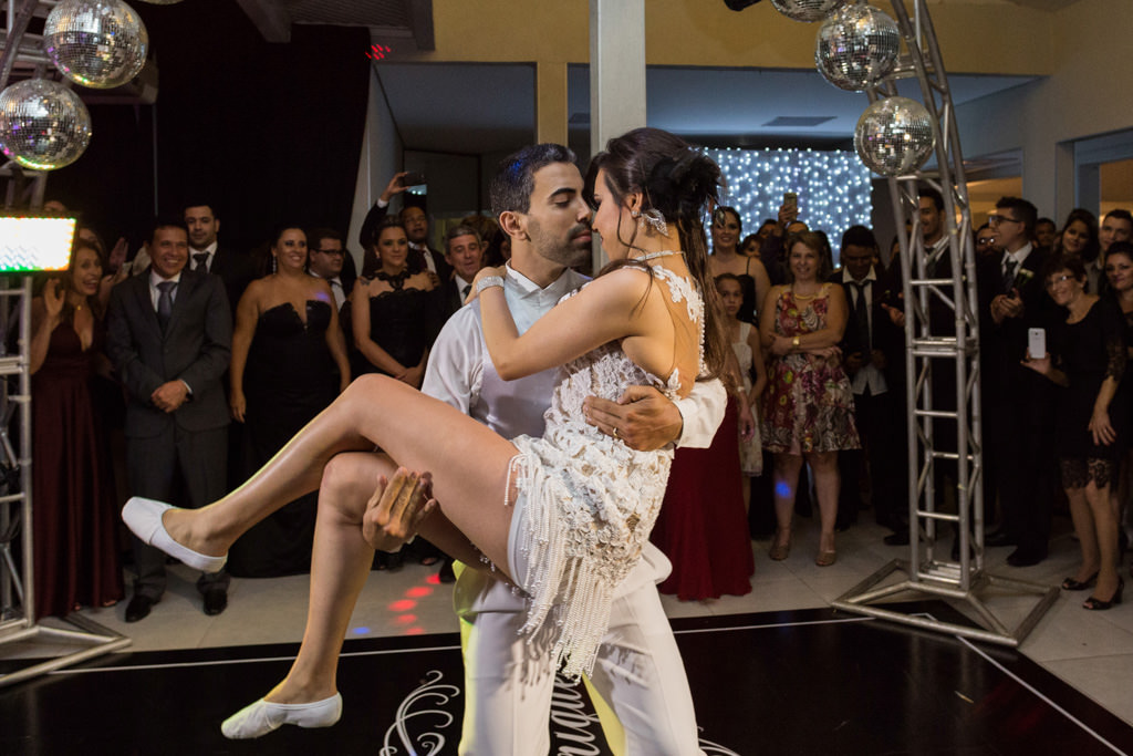 a primeira dança dos recém casados rafaela e herinque, no Marron Glace em sete lagoas