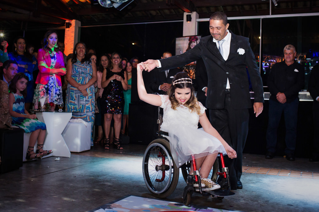 a hora da valsa bianca arrasando com seu pai Edson