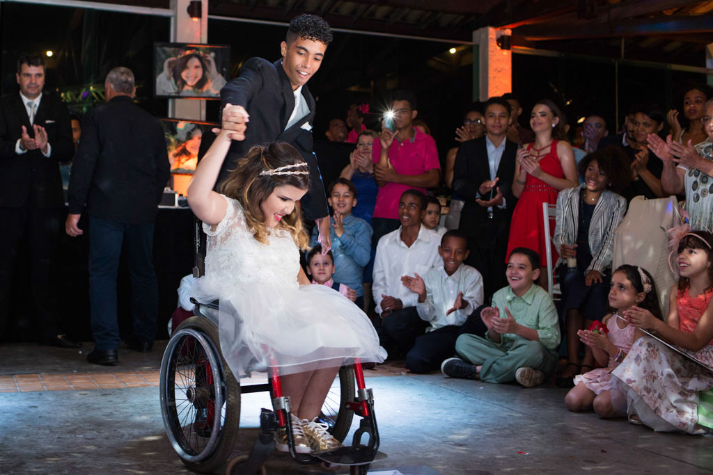 e não podia faltar o príncipe na festa da bianca