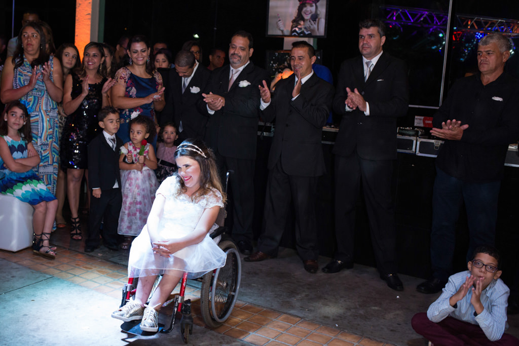 com a alegria no rosto bianca recebendo todas a homenagens