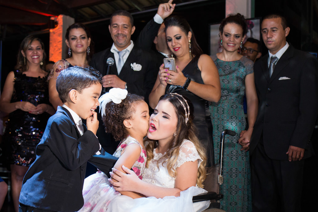 o beijo carinhoso da sua prima querida em bianca