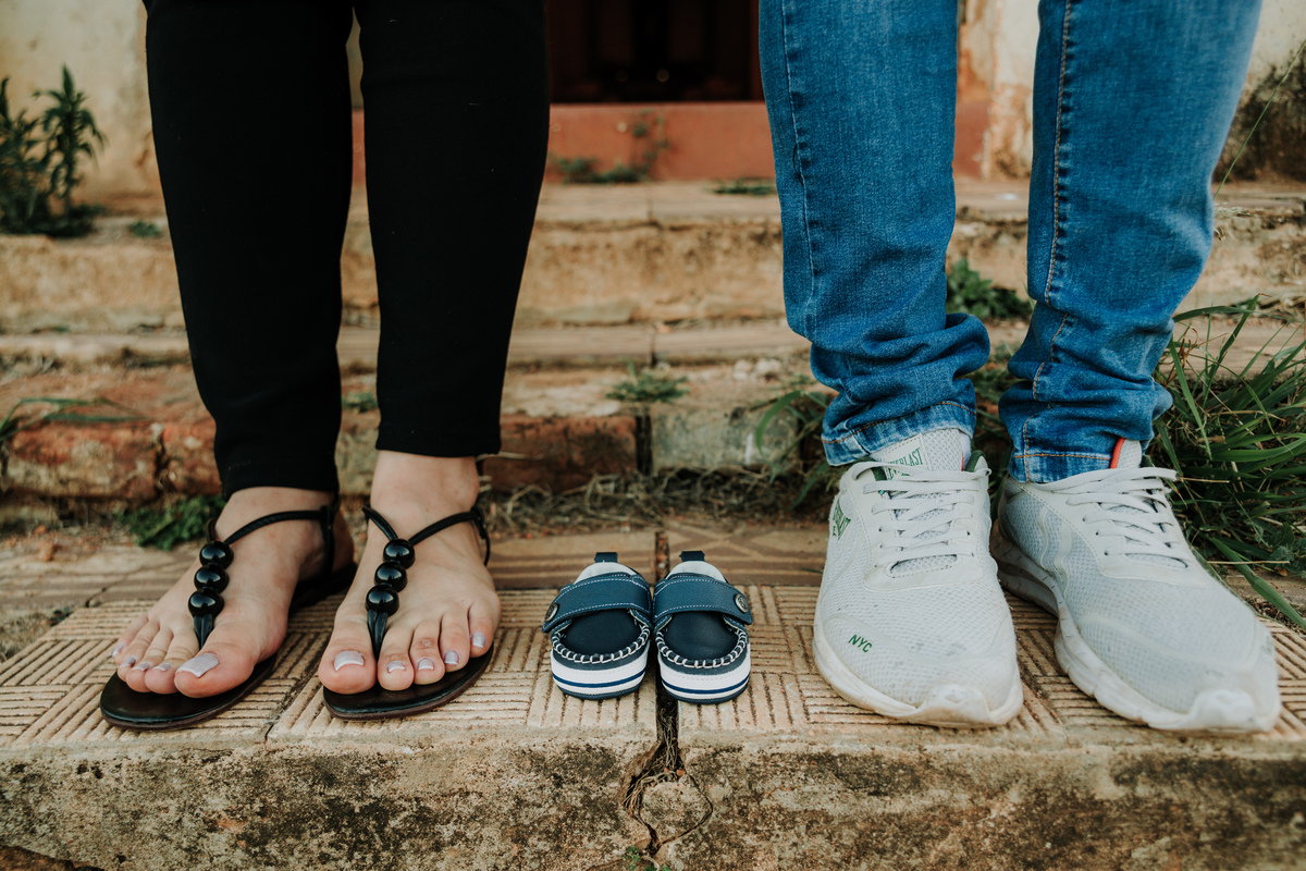 ensaio-gestante-casal-sapato-pé-sapatinho-bebê-Eleuterio-Itapira-rodrigo-bahia-fotógrafo-de-familia-de-mogi-guaçu.jpg
