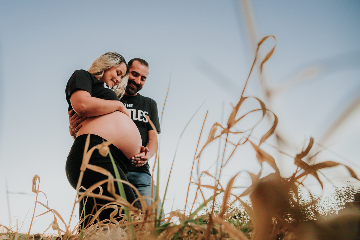 ensaio-gestante-casal-campo-igreja-Eleuterio-Itapira-rodrigo-bahia-fotógrafo-de-familia-de-mogi-guaçu.jpg